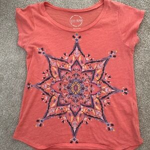 Lucky Brand Scooped Neck Capped Sleeve T-Shirt. Orange Graphic. S